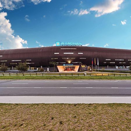 Wyndham Quito Airport Hotel Puembo Exterior photo The new terminal