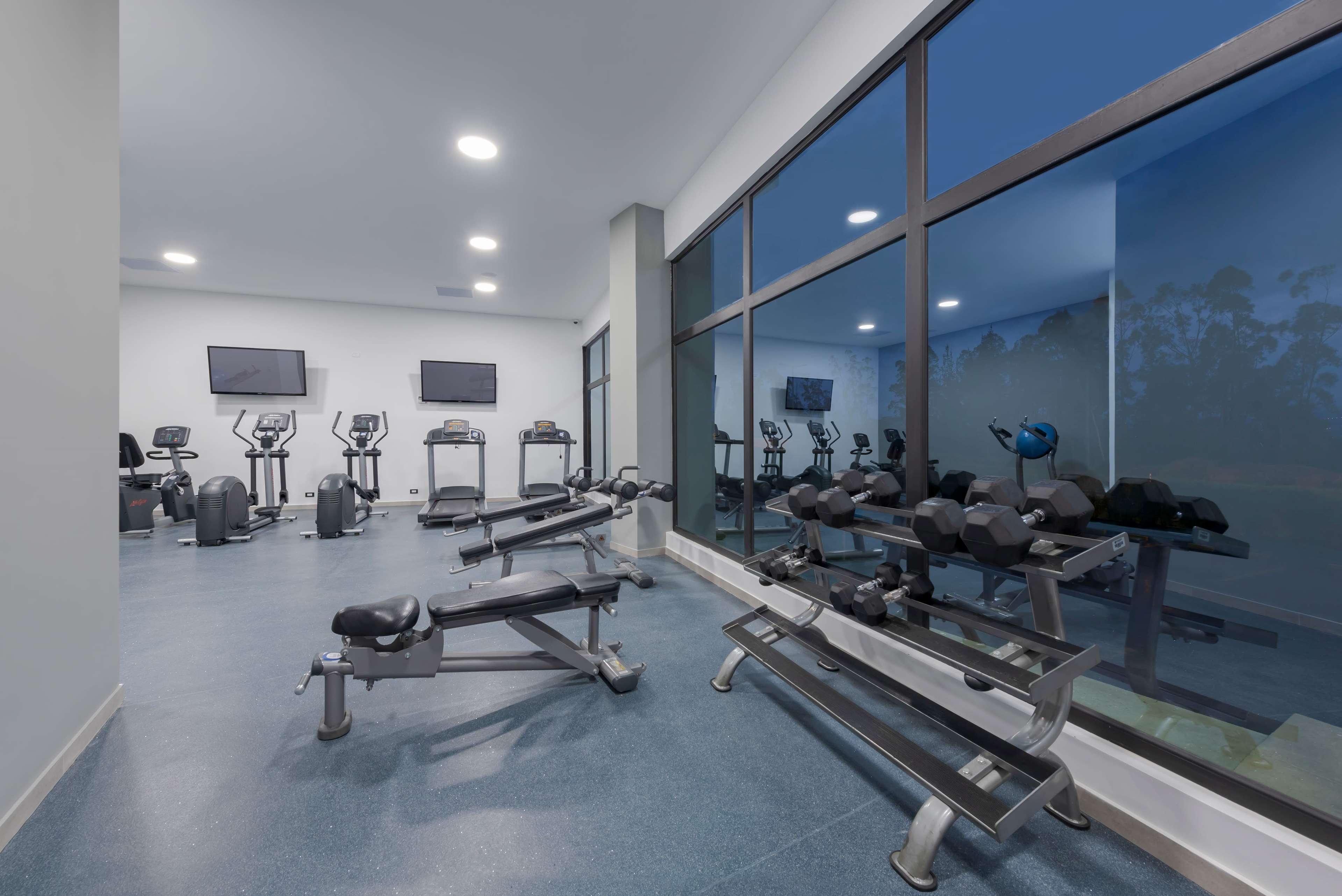 Wyndham Quito Airport Hotel Puembo Exterior photo The gym at the hotel