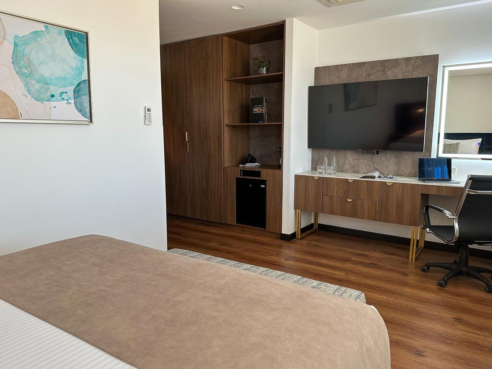 Wyndham Quito Airport Hotel Puembo Exterior photo A room at the hotel