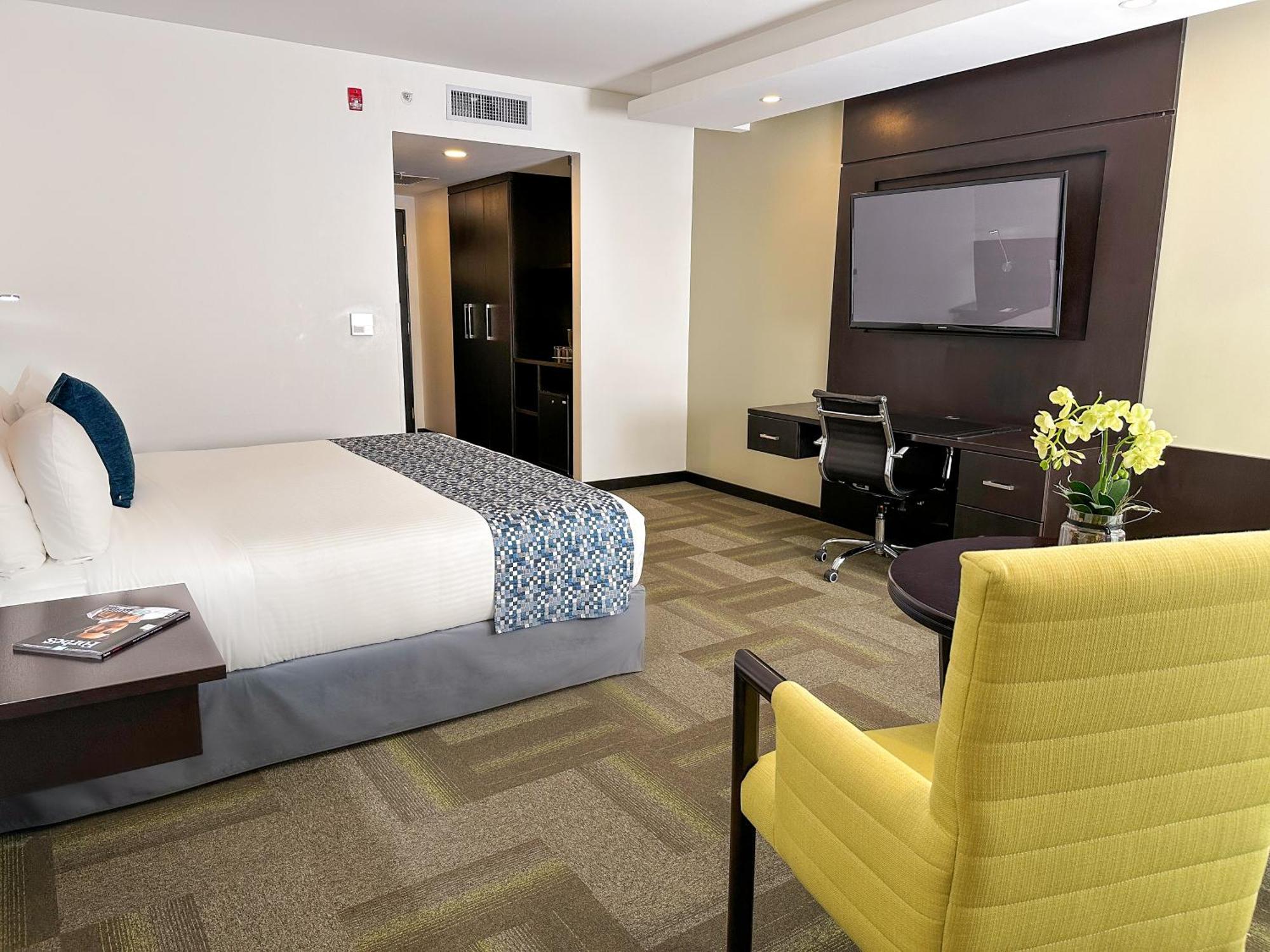 Wyndham Quito Airport Hotel Puembo Exterior photo Suite