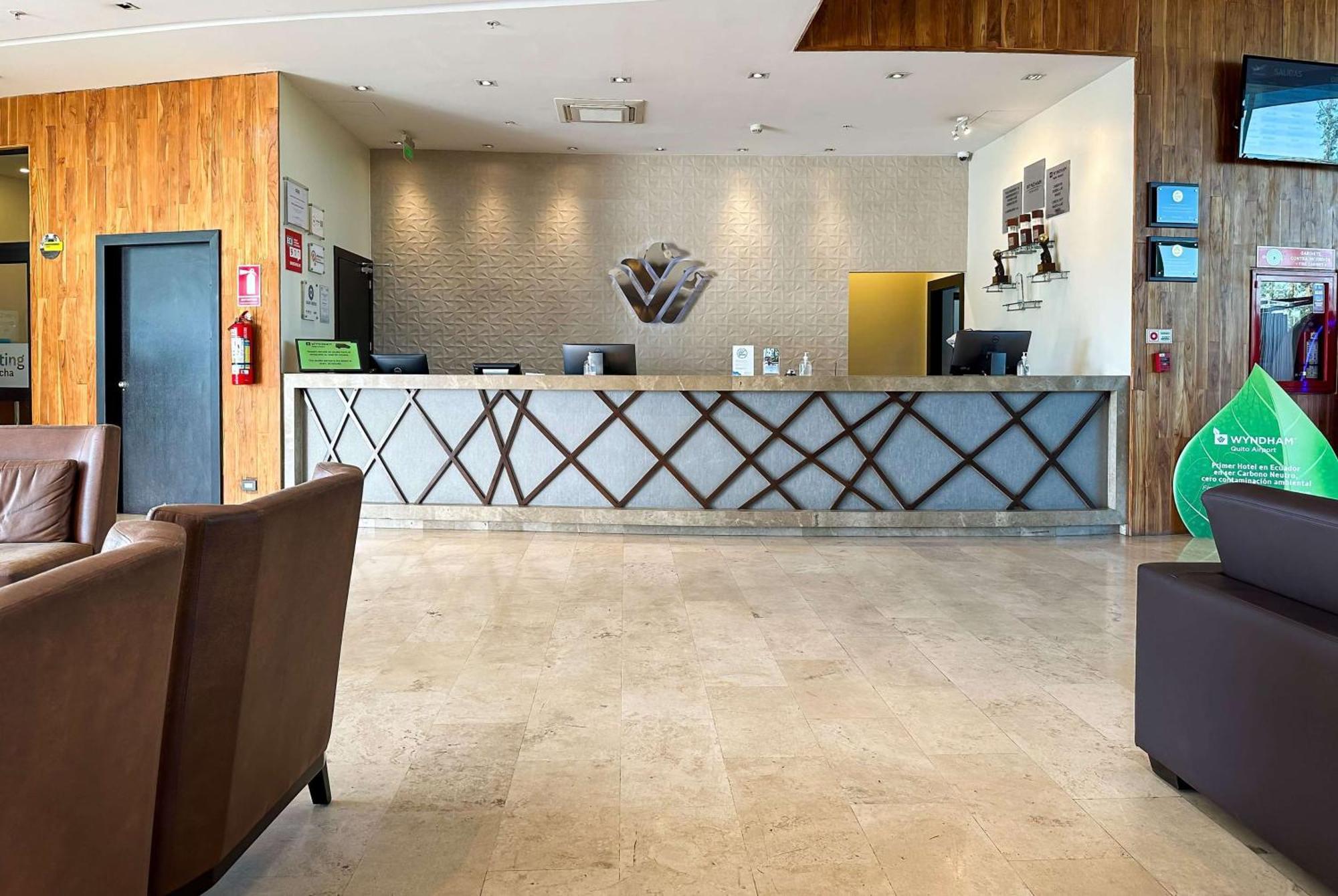 Wyndham Quito Airport Hotel Puembo Exterior photo