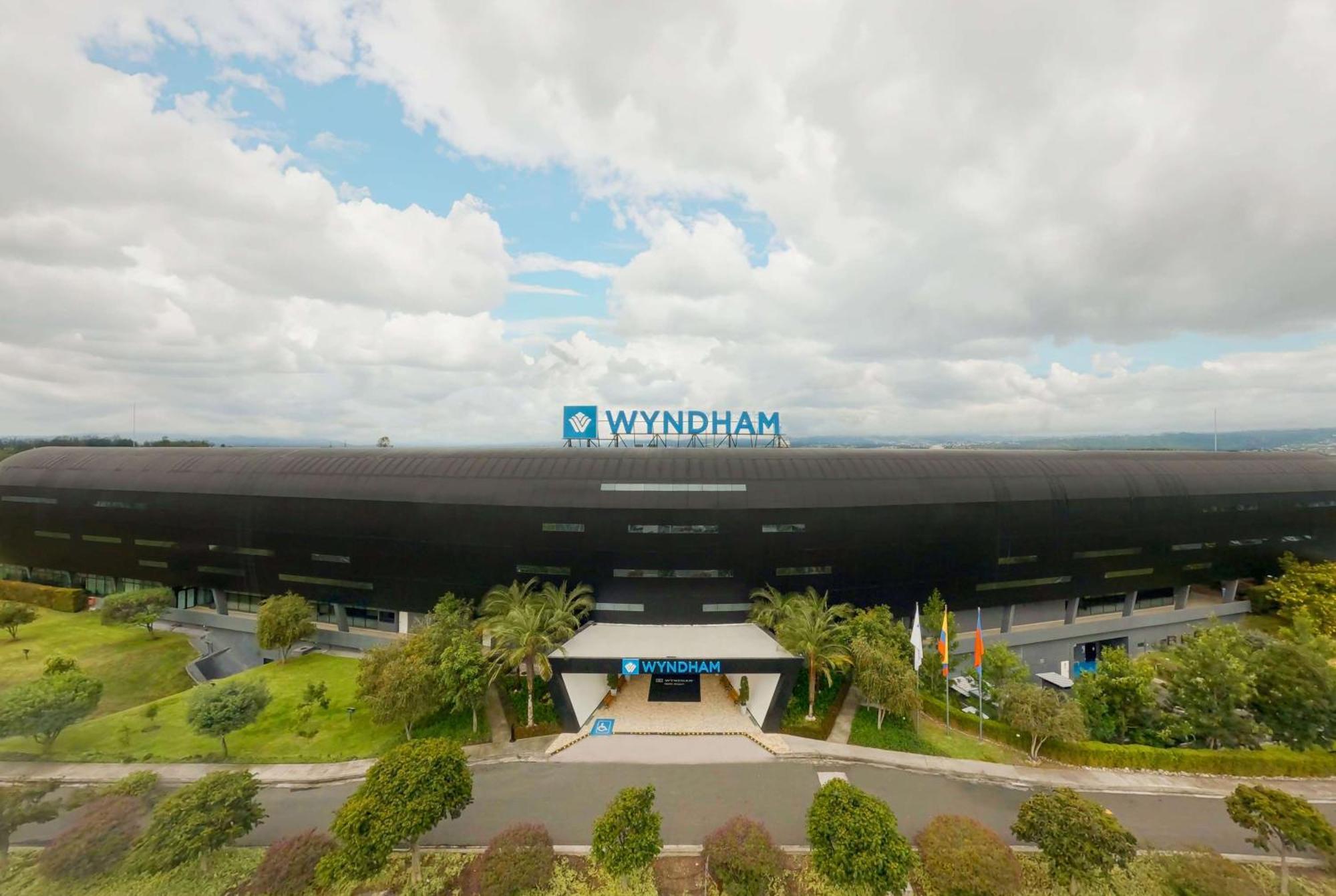 Wyndham Quito Airport Hotel Puembo Exterior photo Wynnum campus